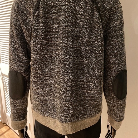 ALICE AND OLIVIA S SMALL 4-6 GREEN CREW NECK SWEATER 100% LEATHER ELBOW PATCH - Picture 3 of 13